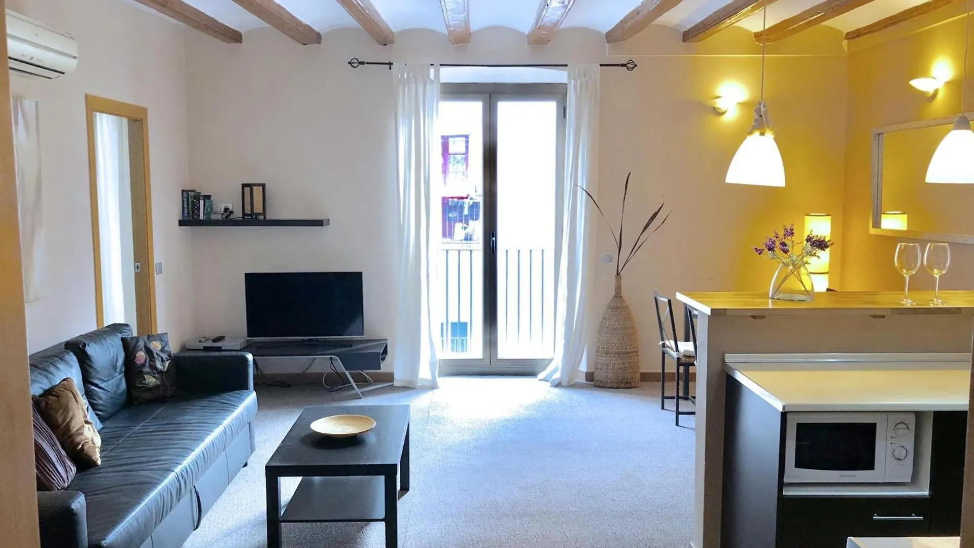Apartamento Amplio En El Centro De Barcelona - 3 Habitaciones - Es-341-4 0*,  Espanha