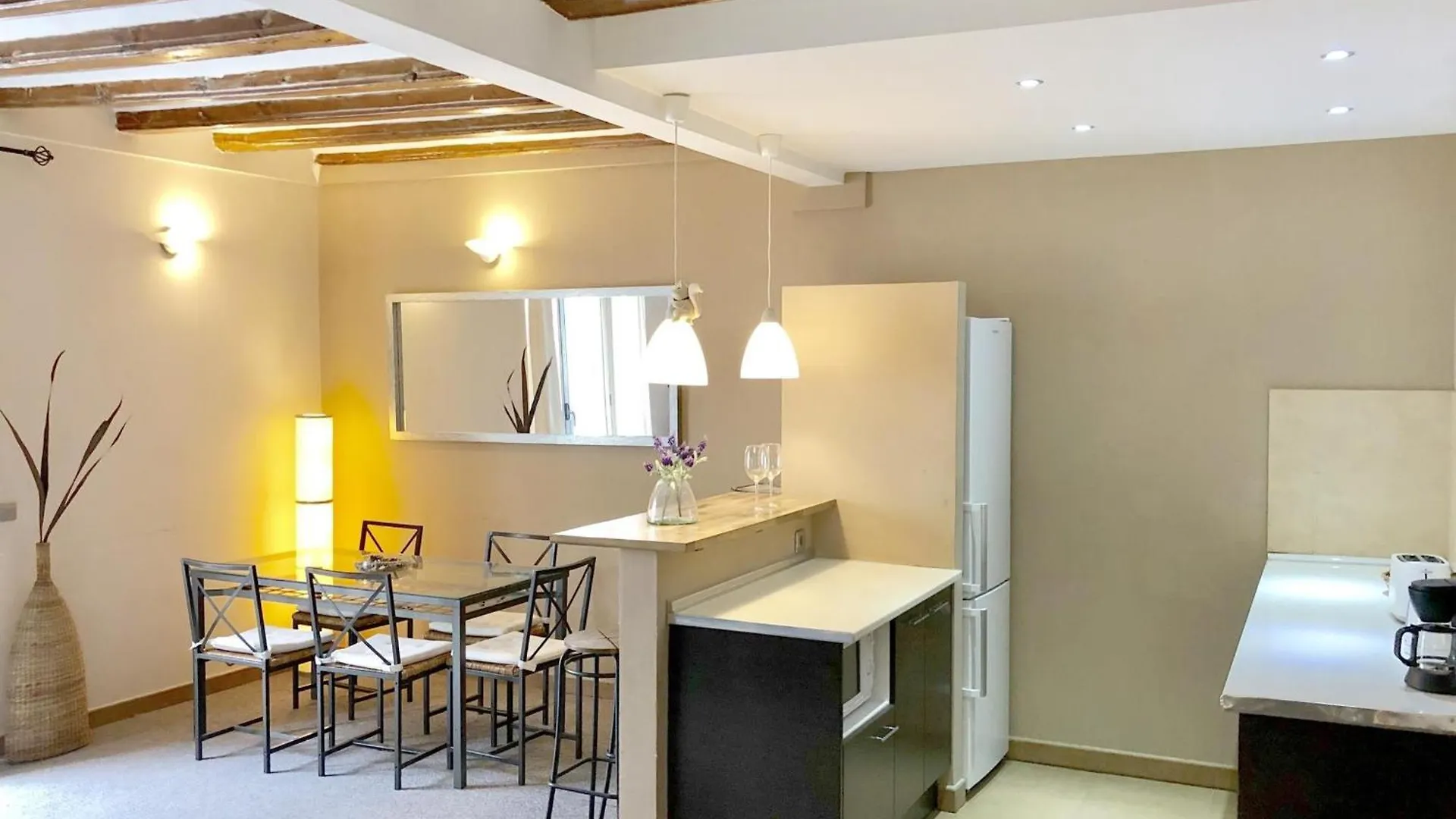 Apartamento Amplio En El Centro De Barcelona - 3 Habitaciones - Es-341-4 Apartment